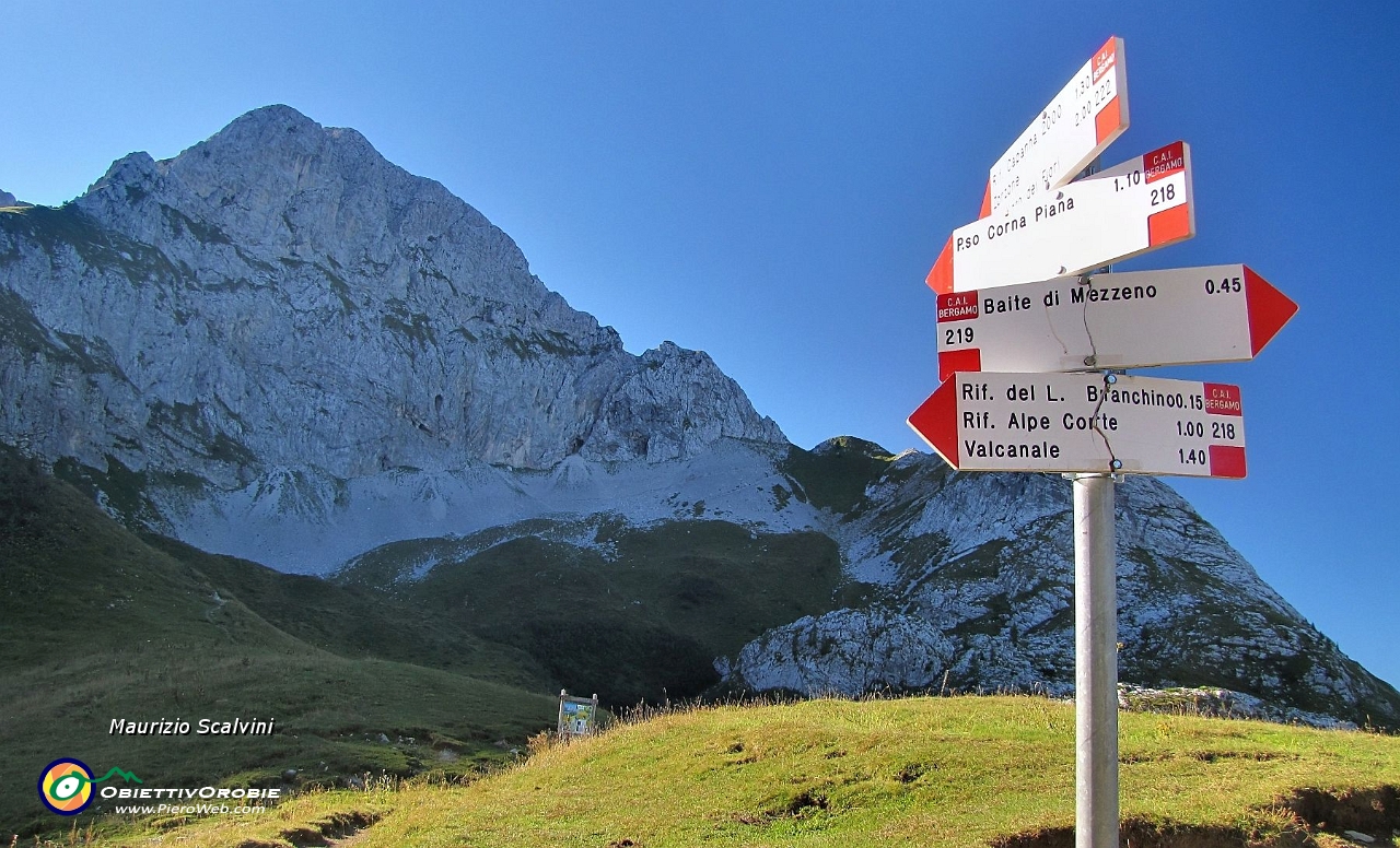 06 Indicazioni al Passo Branchino....JPG